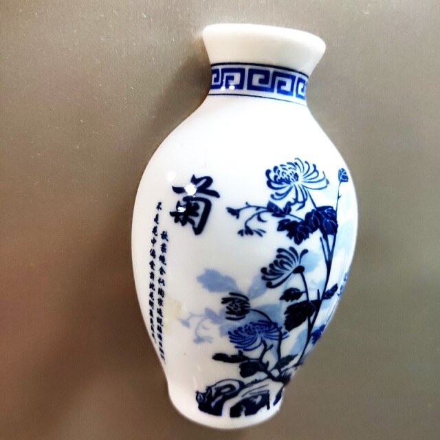Retro Chinese Blue and White Porcelain Vase Refrigerator Magnet